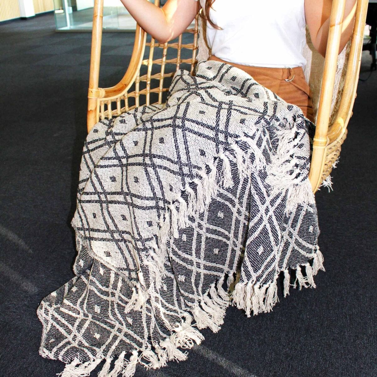 The Kinsley Regency Cotton Throw – Black & Beige